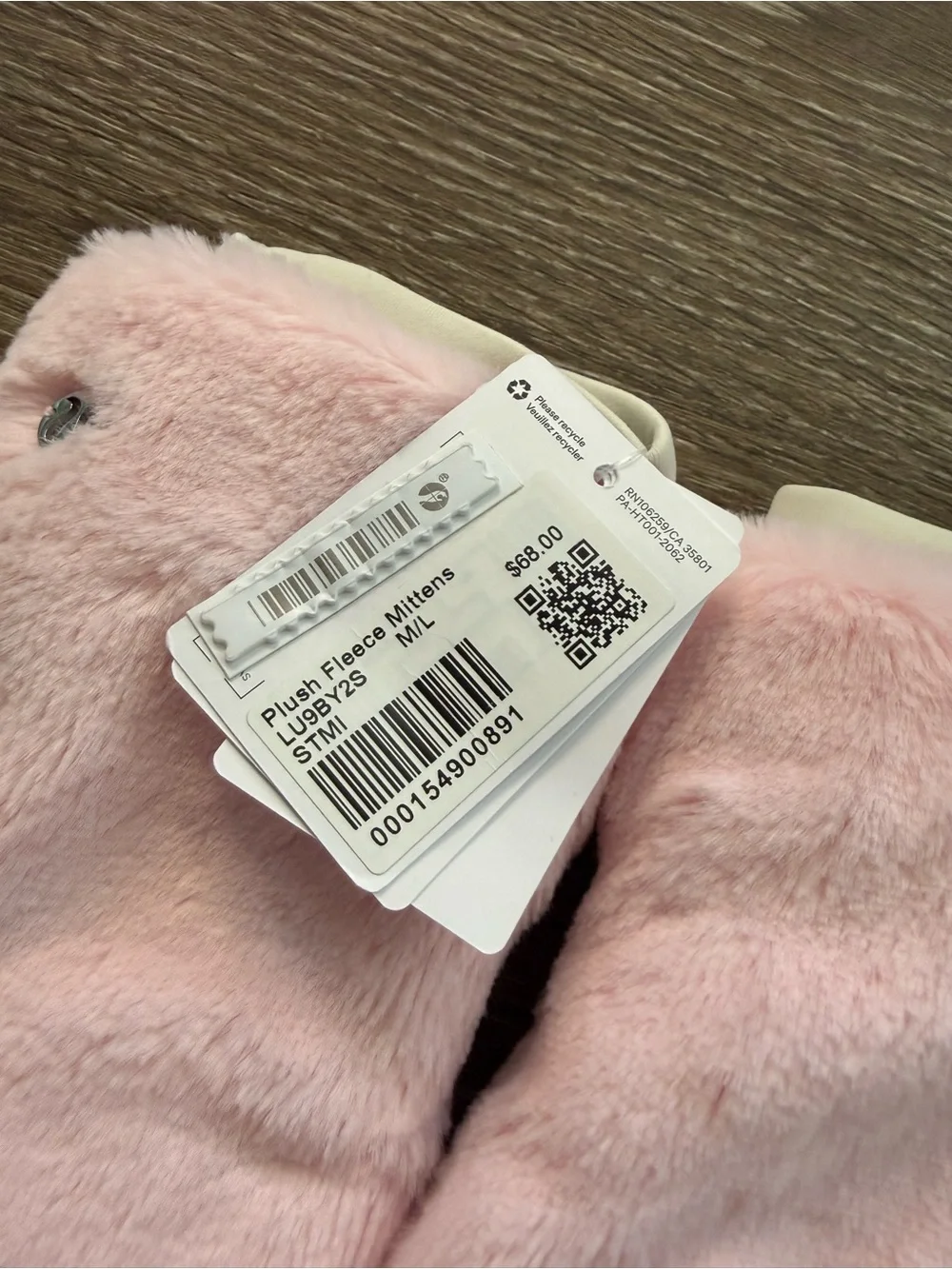 NWT Lululemon Plush Fleece Mittens Strawberry Milkshake